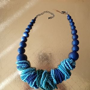 Thick short beaded necklace